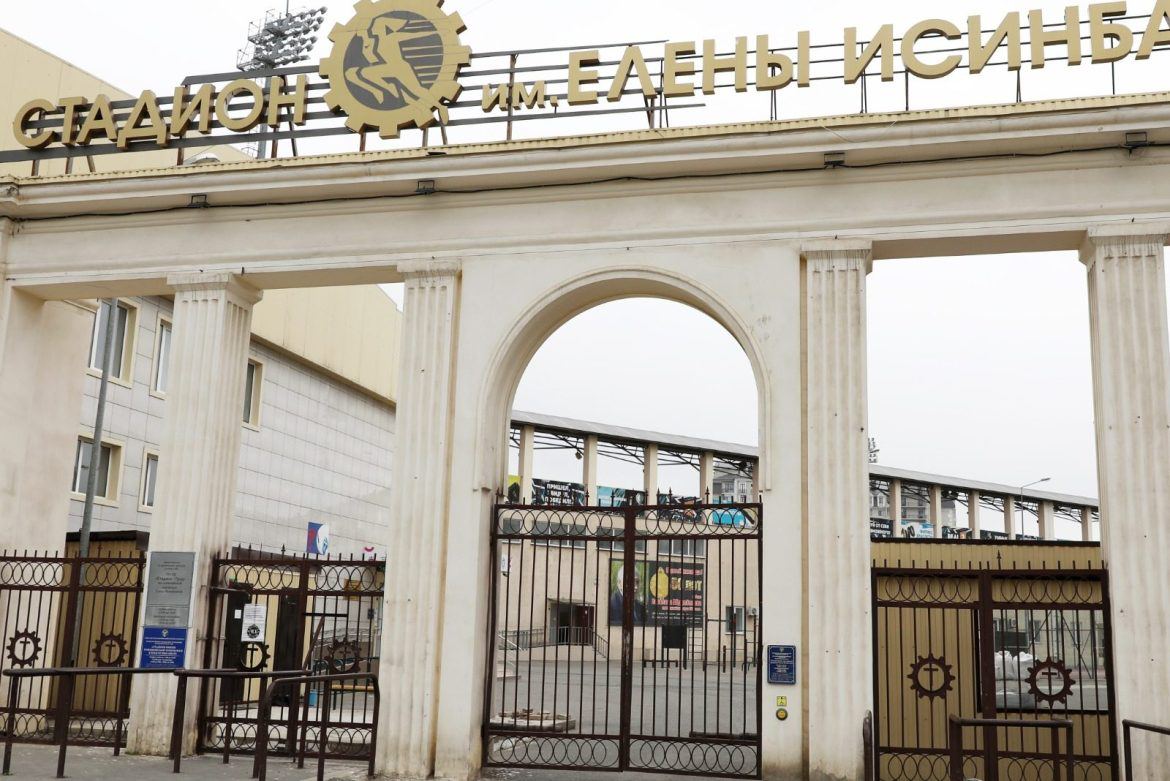 Глава Дагестана потребовал переименовать стадион в честь Елены Исинбаевой