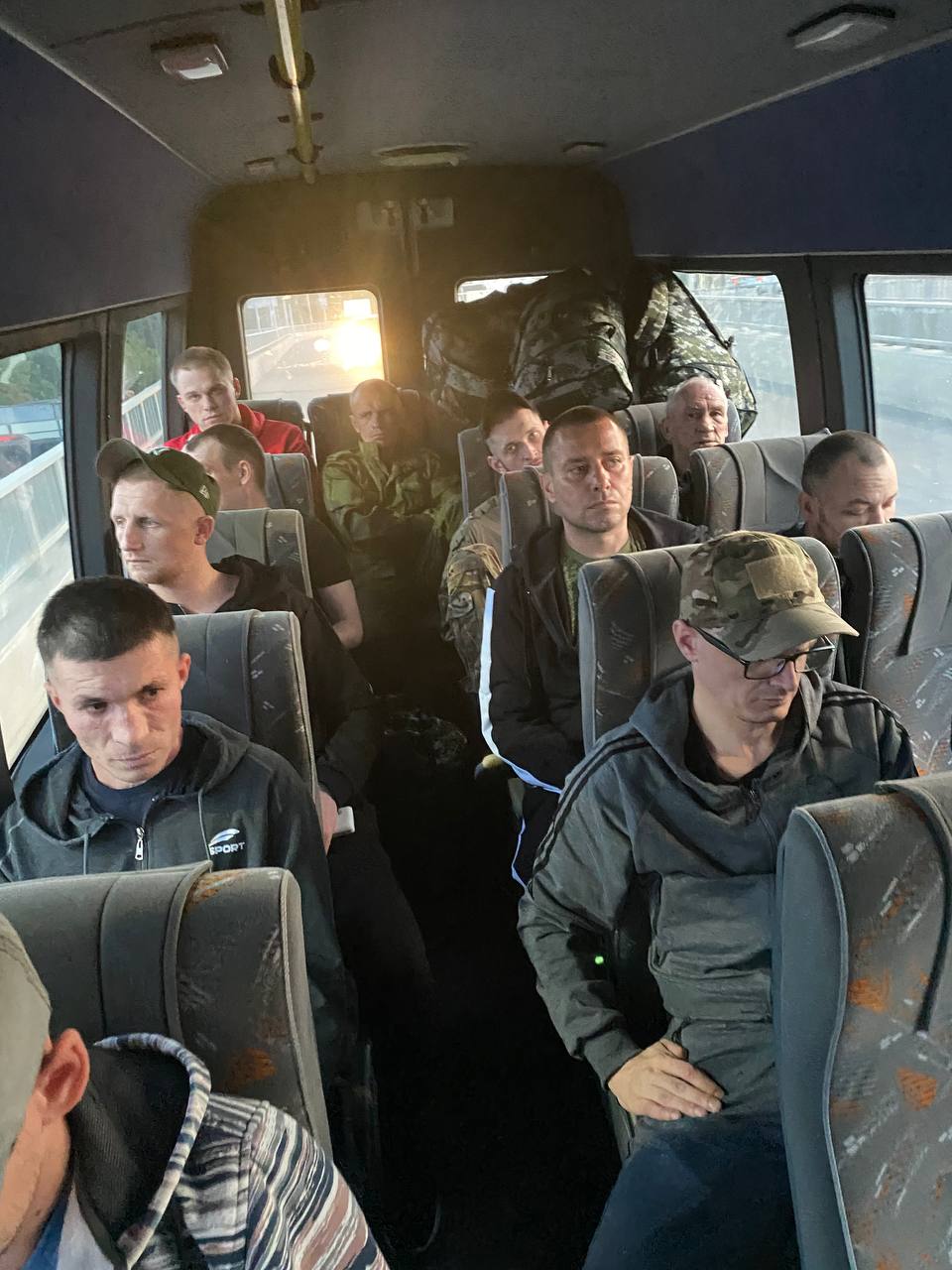 11 защитников ЛНР вернулись домой из украинского плена