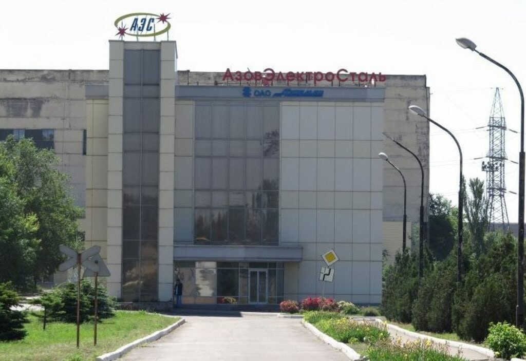 На заводе "Азовэлектросталь" в Мариуполе восстановили работу двух 9-тонных печей