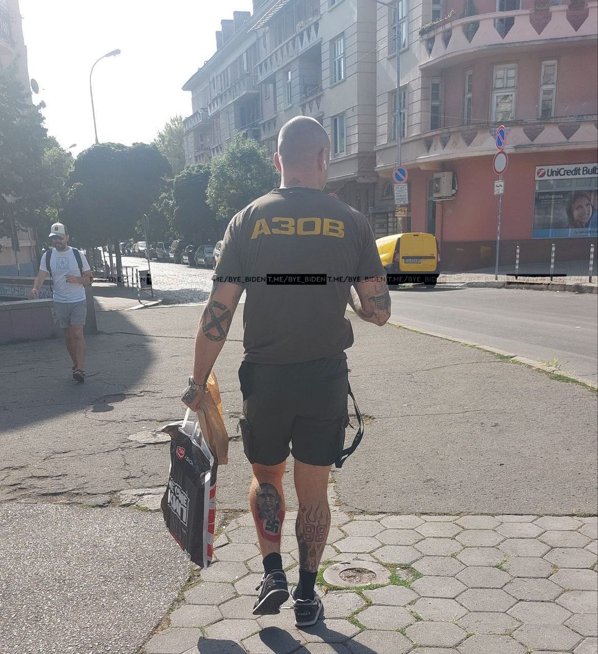 Типичный укронацист на улицах Софии