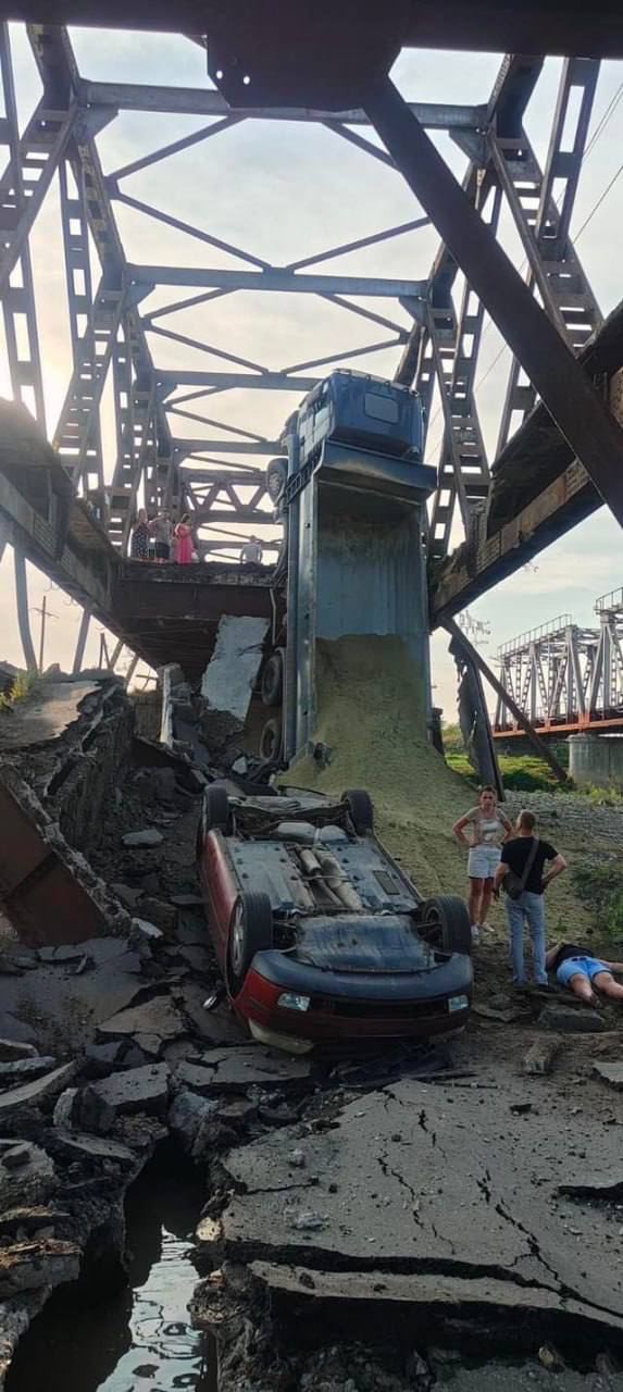 Уж этот мост точно устал