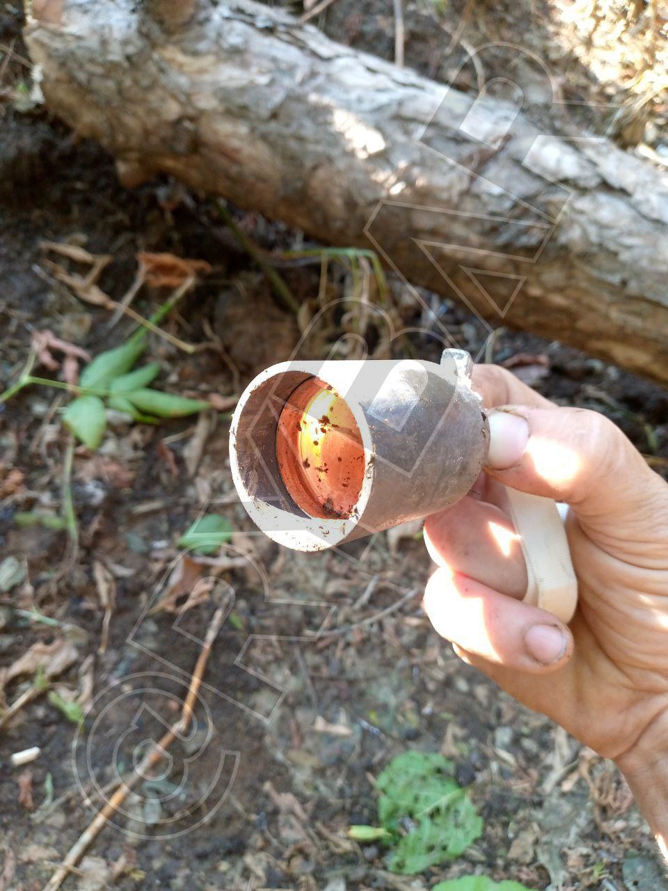 Бойцы ВС РФ с Гуляйпольского участка поделились кадрами обломков кассетных боеприпасов М864, которыми ВСУ обстреляли их позиции