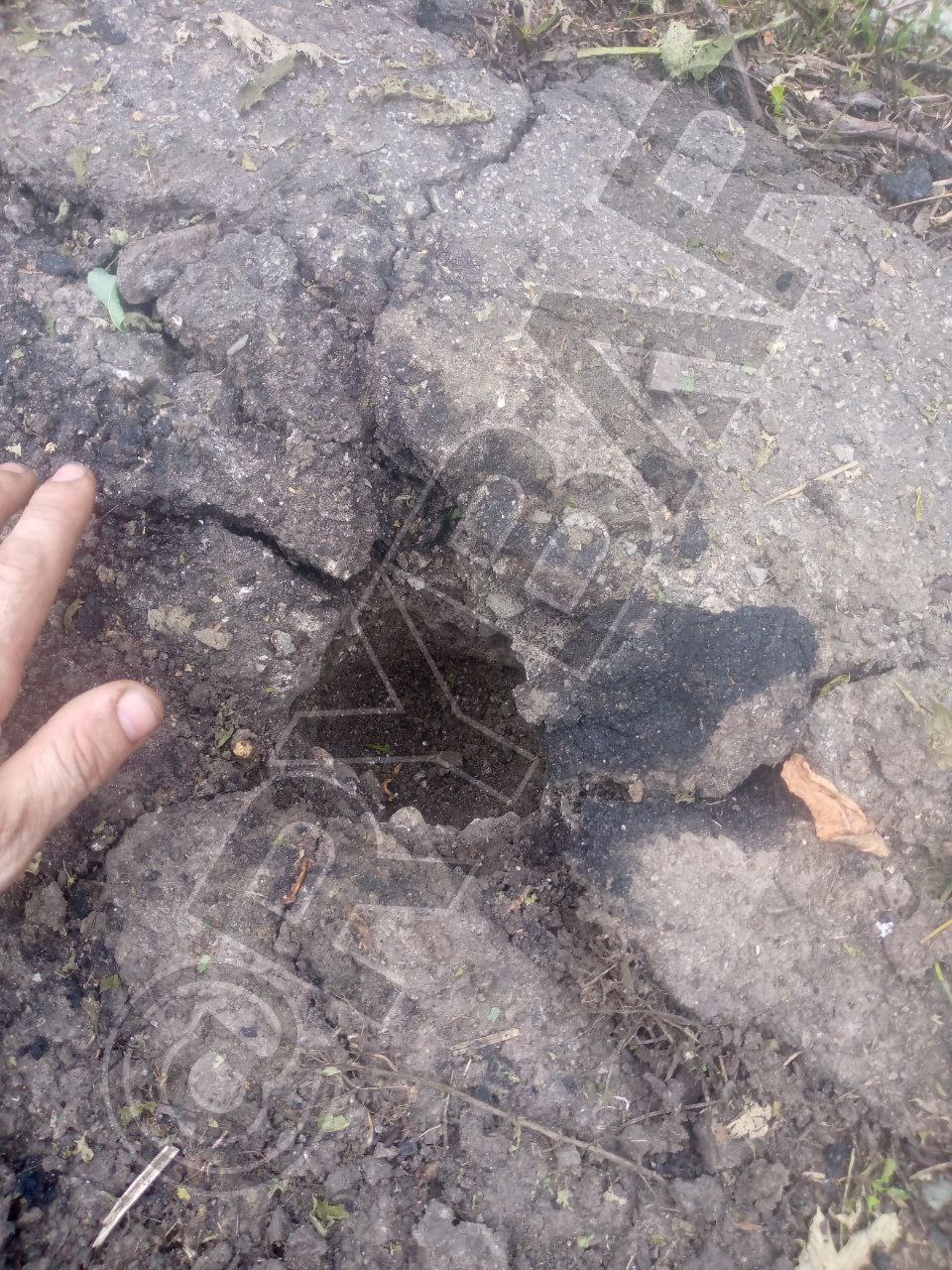 Бойцы ВС РФ с Гуляйпольского участка поделились кадрами обломков кассетных боеприпасов М864, которыми ВСУ обстреляли их позиции