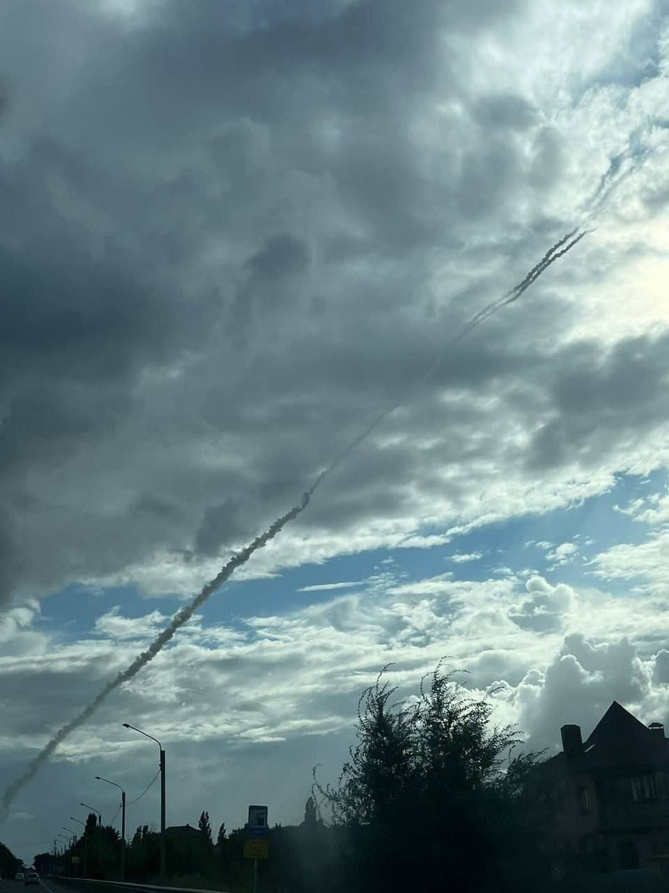 Жители Ростова, Азова и Чалтыр сообщают о работе ПВО ВС РФ