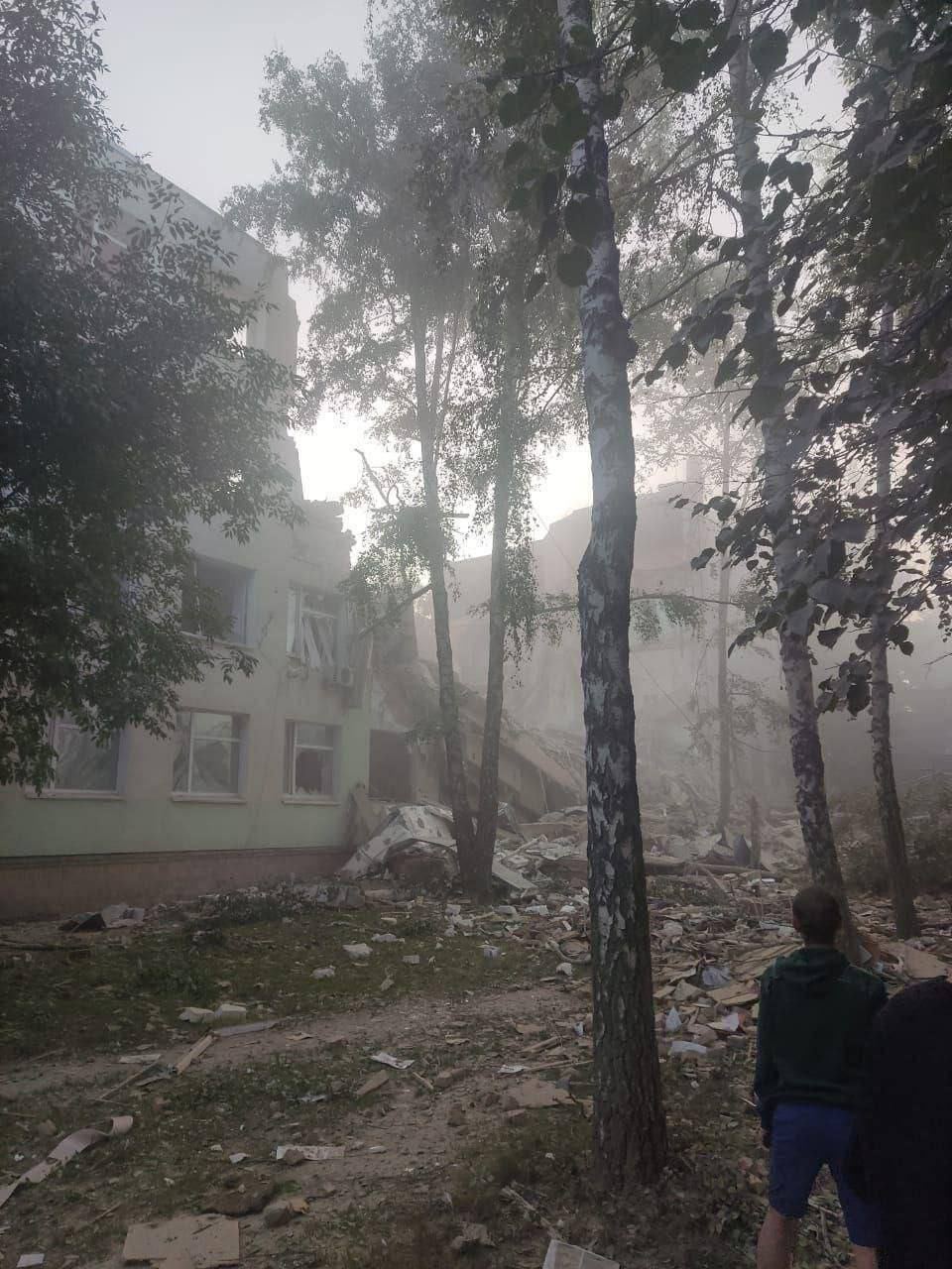 Кадры результатов ракетного удара по складу БК и военной располаге ВСУ в Сумах