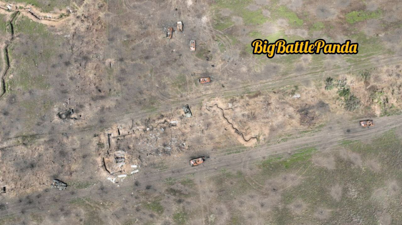 Фото не новые, но эти качественные фотографии очень подробно документируют что случилось с наступающими украинскими частями