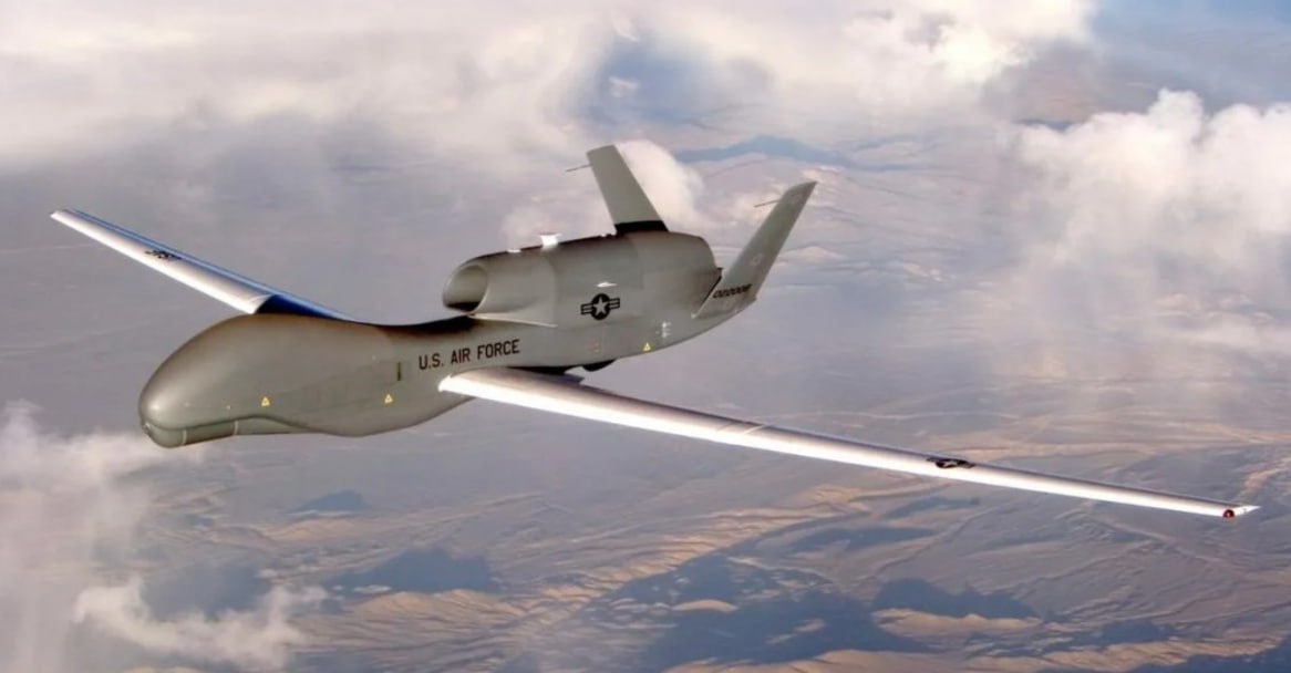 Самолет НАТО шпионит за Крымом