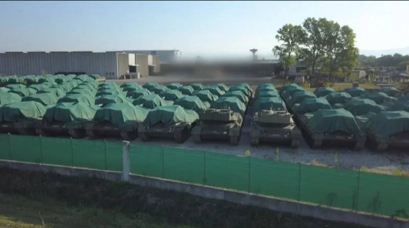 Изображения танков Leopard 1A5 находящихся на хранении в Италии, купленных в свое время Швейцарской компанией RUAG в качестве доноров