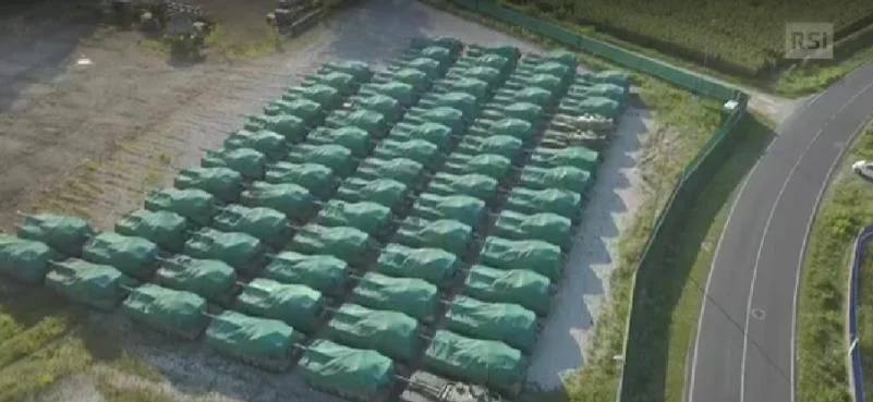 Изображения танков Leopard 1A5 находящихся на хранении в Италии, купленных в свое время Швейцарской компанией RUAG в качестве доноров