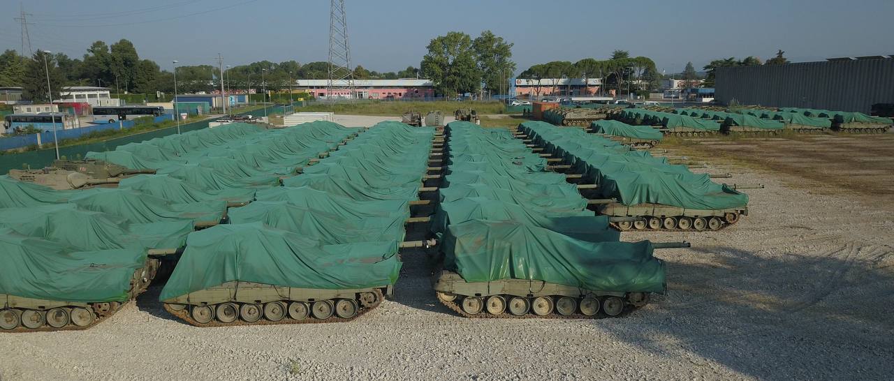 Изображения танков Leopard 1A5 находящихся на хранении в Италии, купленных в свое время Швейцарской компанией RUAG в качестве доноров