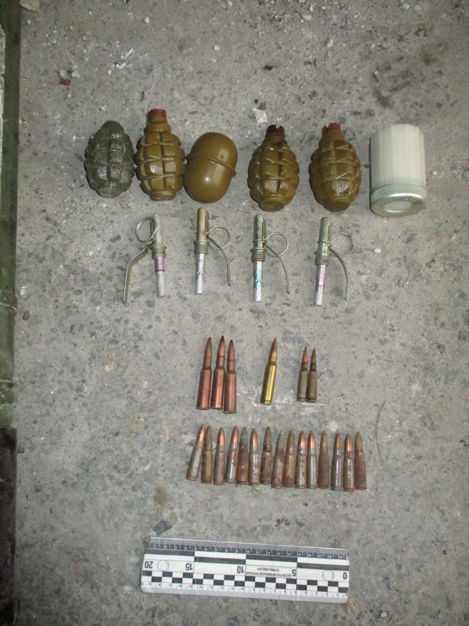 Схрон с иностранными гранатометами найден в ЛНР