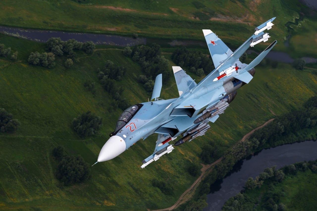 Истребитель Су-30 шугнул американский беспилотник на подходе к Крыму