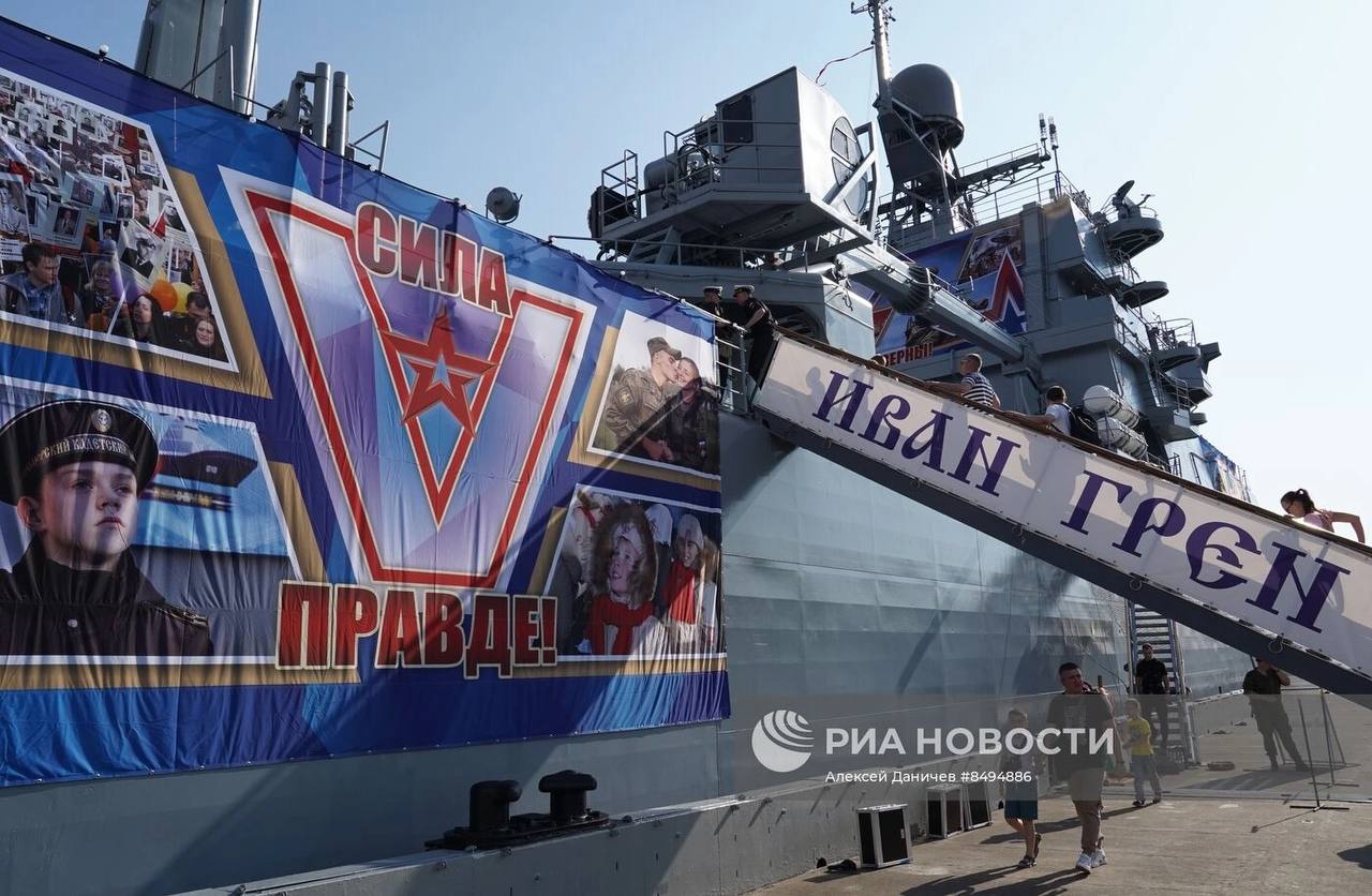 В Санкт-Петербурге, на борту БДК «Иван Грен проходит выставка трофеев специальной военной операции