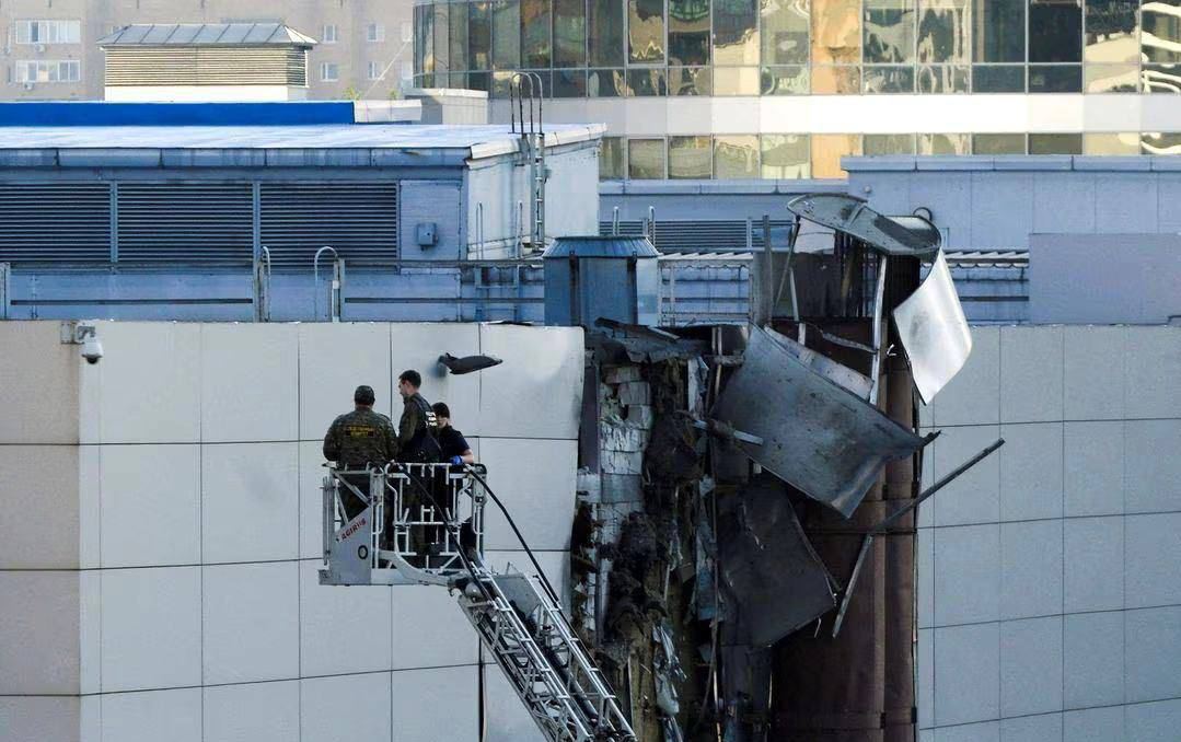 Кадры, предположительно, последствий падения беспилотника на территорию Экспоцентра в Москве