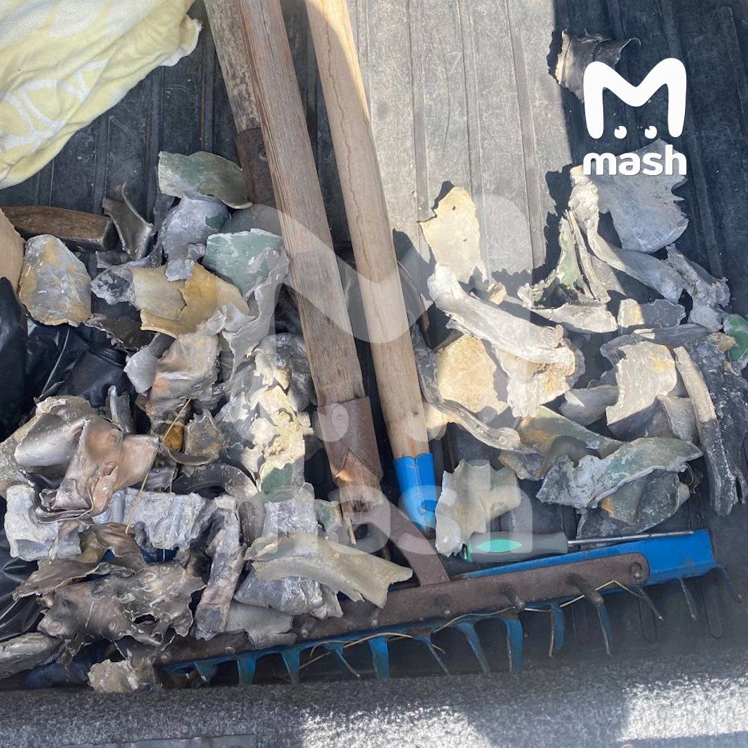 Обломки и воронка от сбитой или упавшей в Крыму зенитной ракеты 5В28 от ЗРК С-200, переоборудованной ВСУ для ударов по наземным целям