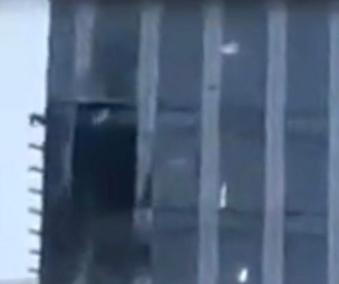 На видео попал момент попадания дрона в одно из зданий «Москва-Сити»