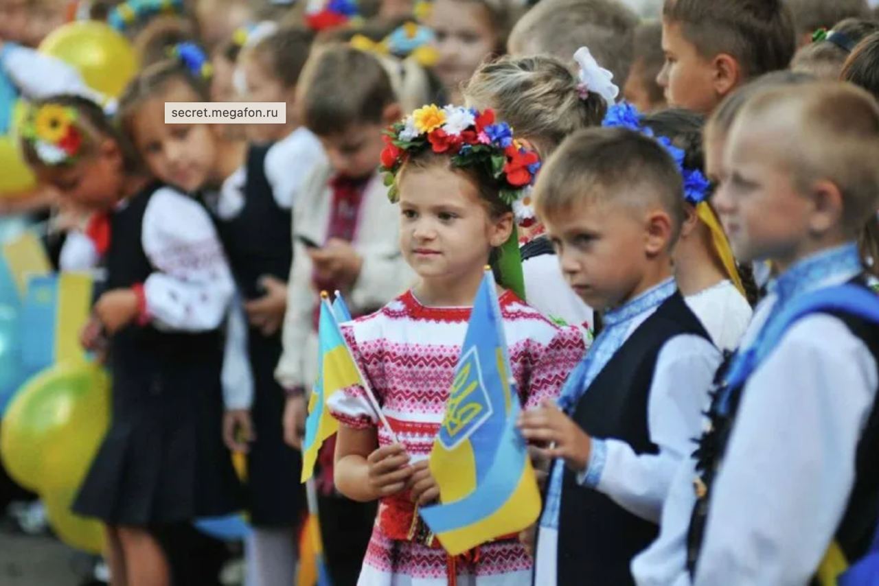 На день Знаний украинских детей попросили приносить деньги для ВСУ вместо цветов
