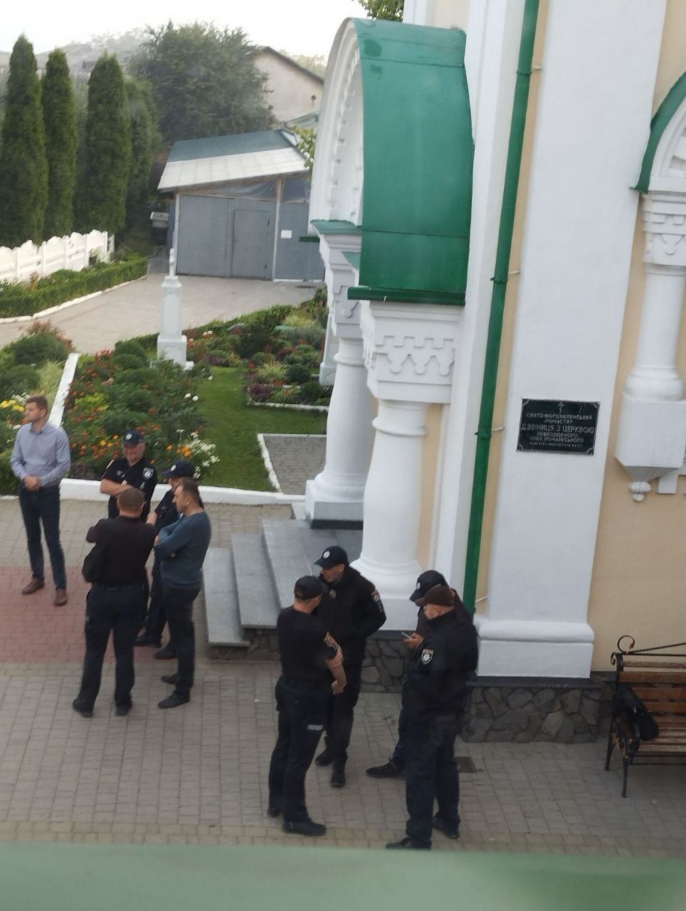 Украинская полиция оцепила Свято-Богоявленский женский монастырь Тернопольской епархии