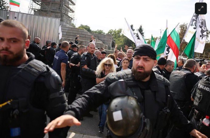 Десятки тысяч людей вышли на митинг против ввоза украинского зерна в Болгарию