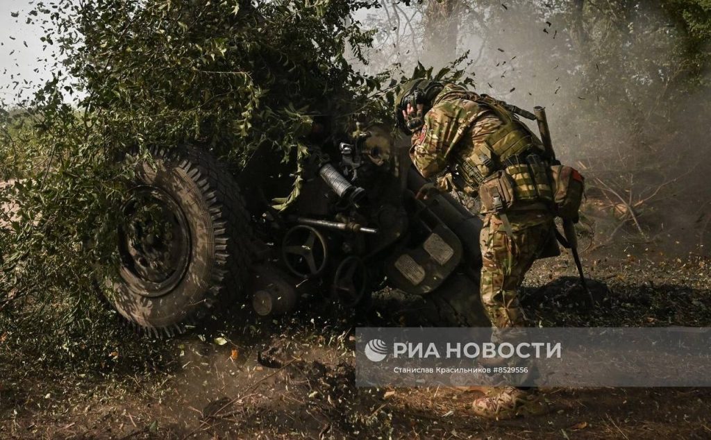 Боевая работа расчета 122-мм буксируемой гаубицы Д-30 Центрального военного округа на Краснолиманском направлении