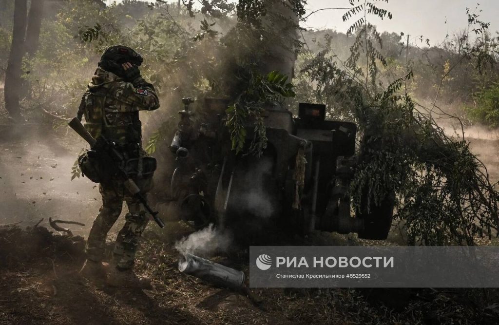 Боевая работа расчета 122-мм буксируемой гаубицы Д-30 Центрального военного округа на Краснолиманском направлении