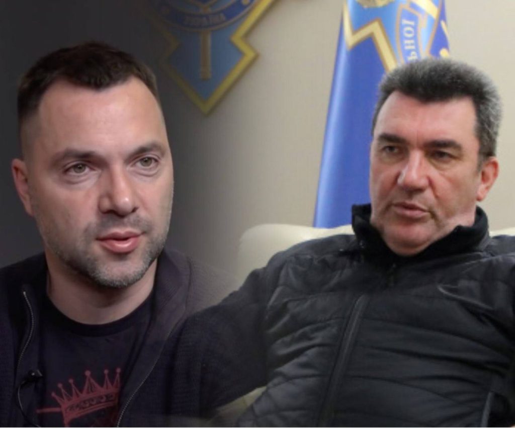 Началась грызня. Данилов назвал Арестовича «проектом России, аферистом и актером-разведчиком»