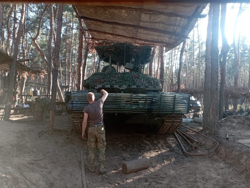 Очередное значительное усиление динамической защиты на Т-72Б3 обр. 2022 года