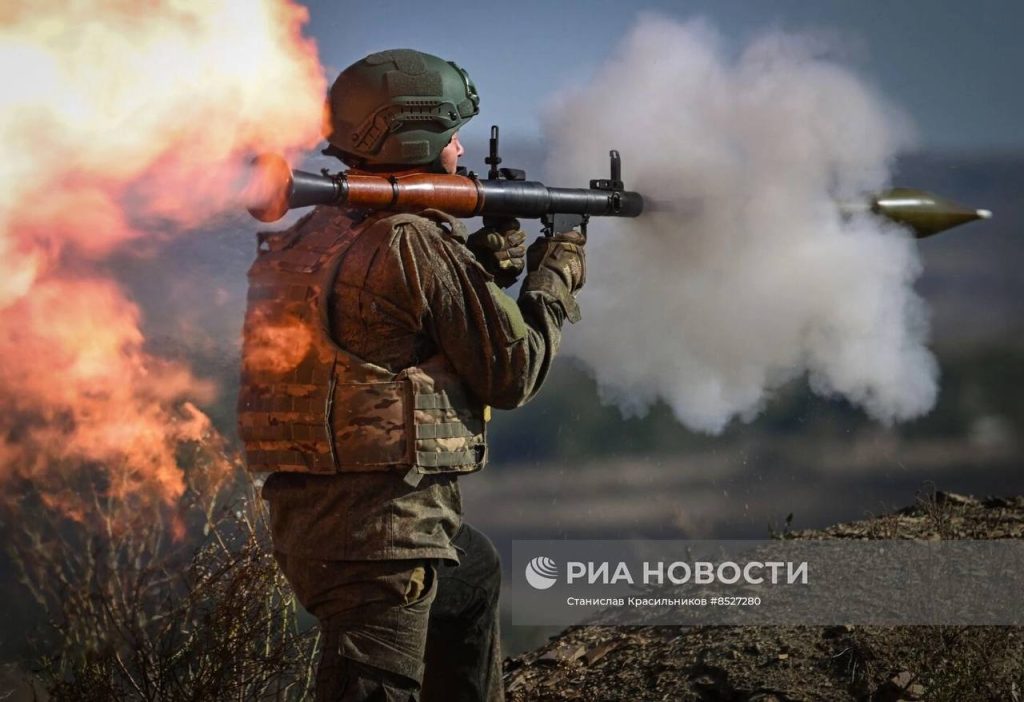 Боевая подготовка бойцов 1-й ДРШБр «Волки» на одном из полигонов ЛНР