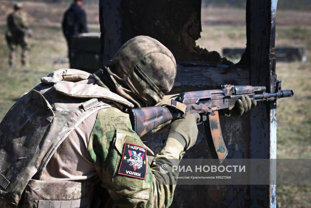 Боевая подготовка бойцов 1-й ДРШБр «Волки» на одном из полигонов ЛНР