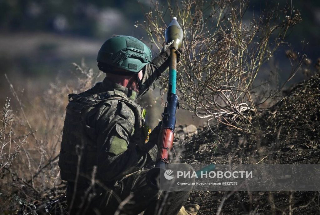 Боевая подготовка бойцов 1-й ДРШБр «Волки» на одном из полигонов ЛНР