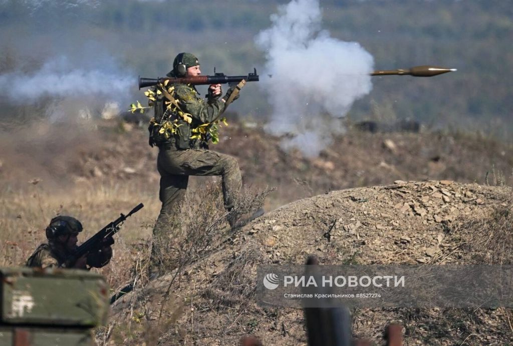 Боевая подготовка бойцов 1-й ДРШБр «Волки» на одном из полигонов ЛНР