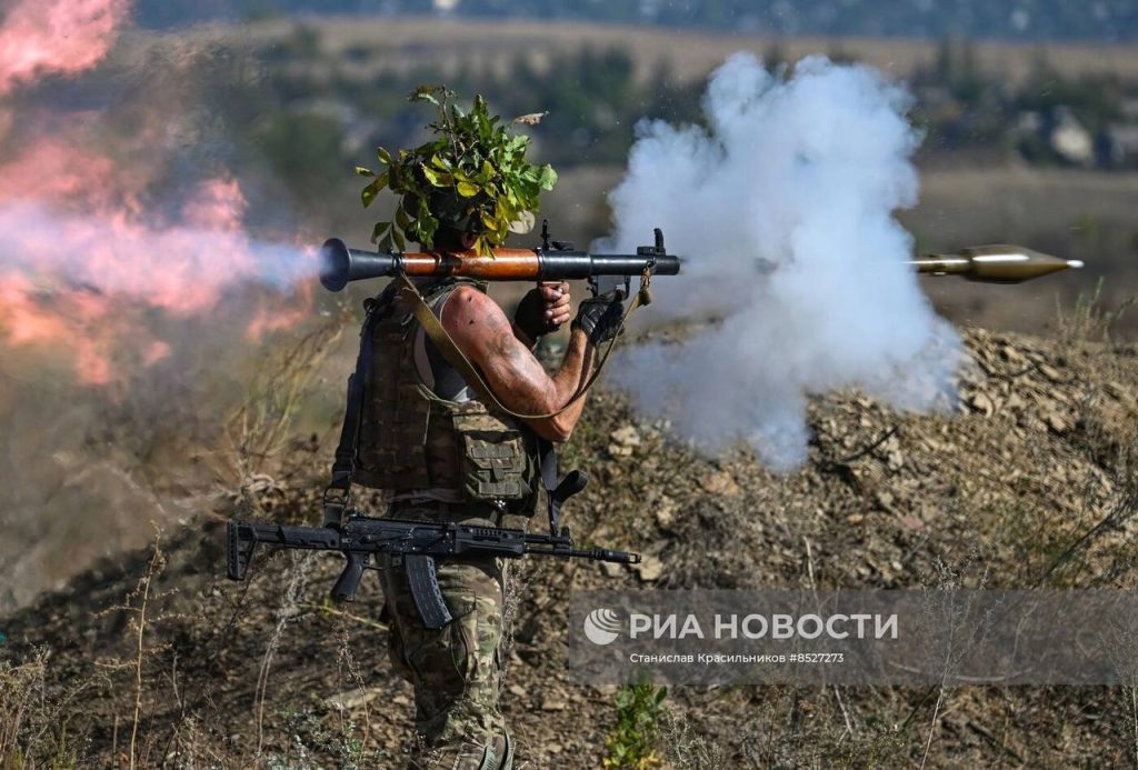 Боевая подготовка бойцов 1-й ДРШБр «Волки» на одном из полигонов ЛНР