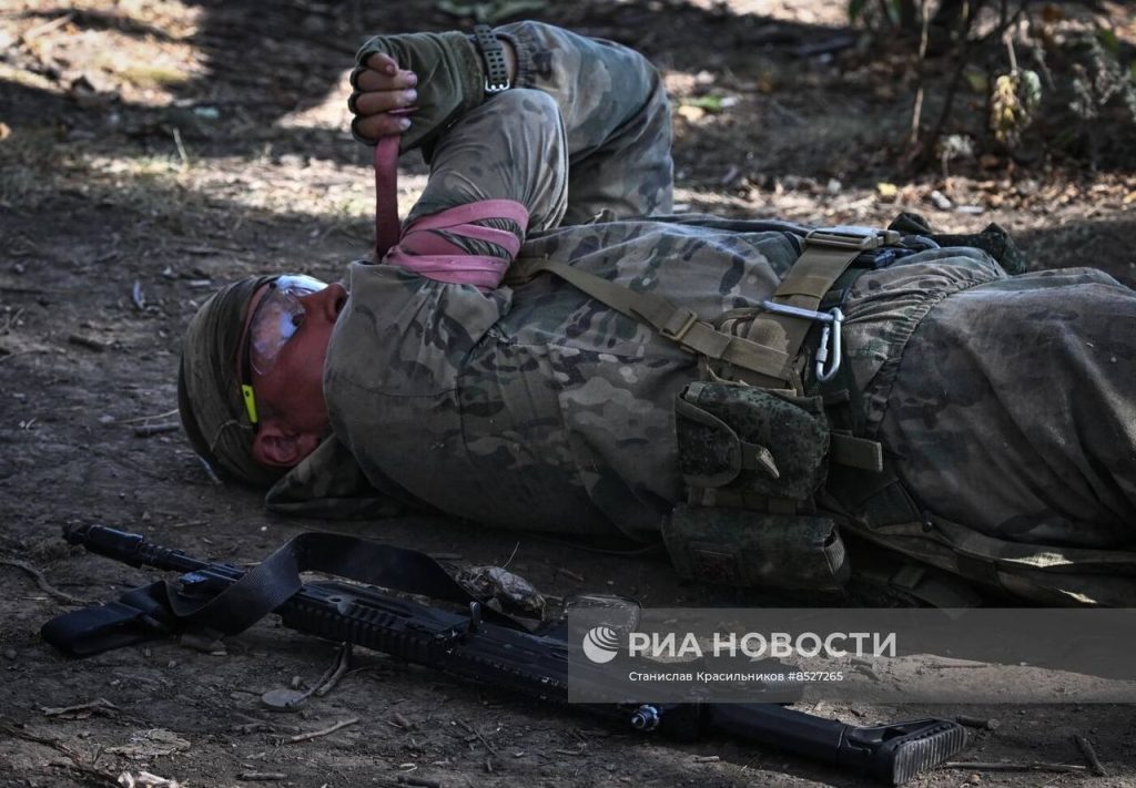 Боевая подготовка бойцов 1-й ДРШБр «Волки» на одном из полигонов ЛНР