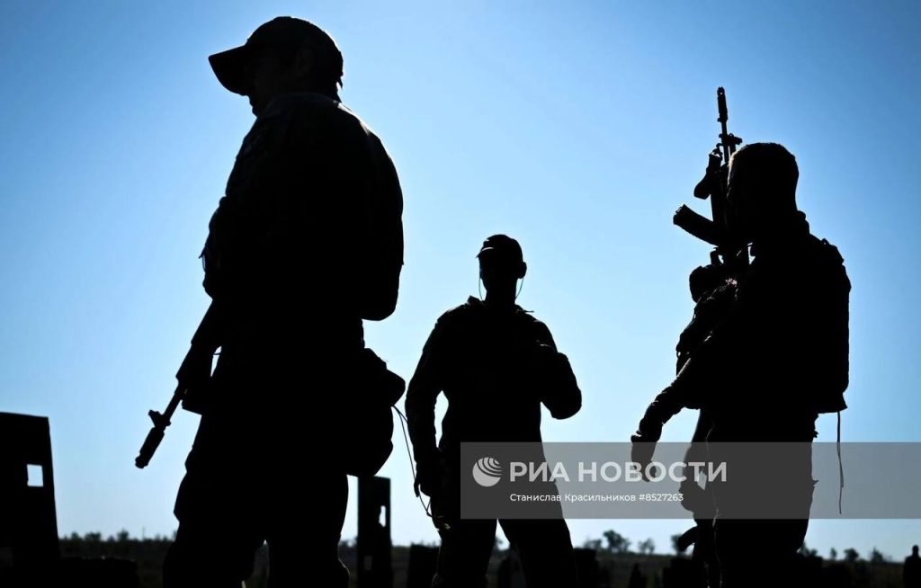 Боевая подготовка бойцов 1-й ДРШБр «Волки» на одном из полигонов ЛНР