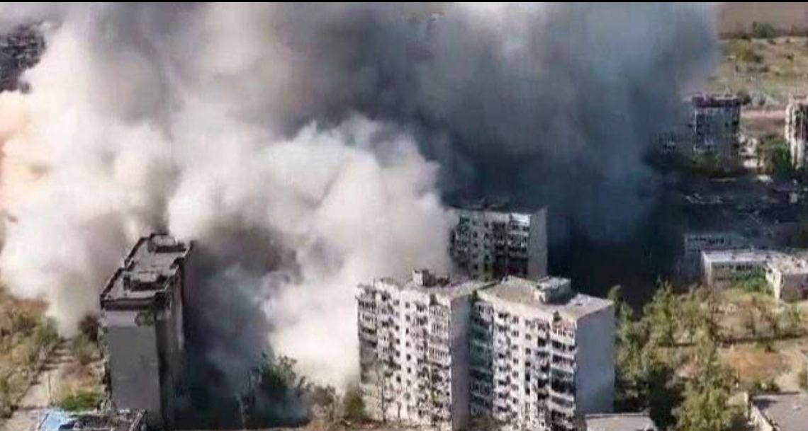 Отгрузка планирующих ФАБов по украинским позициям среди многоэтажек печально известного Угледара