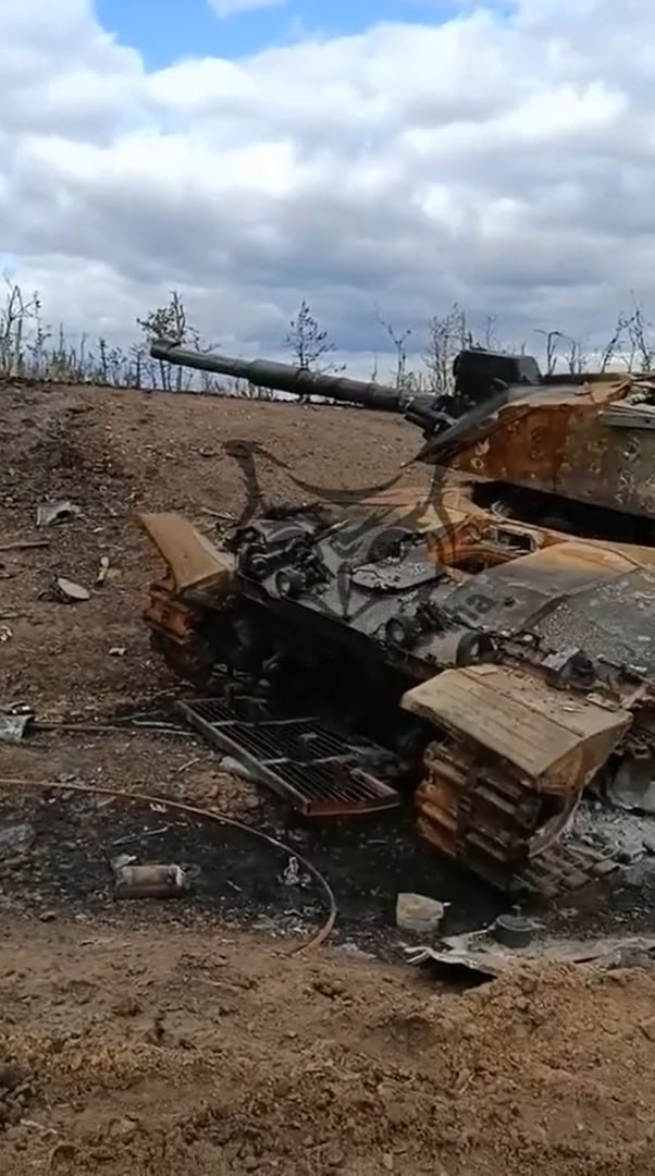 Качественные кадры вблизи британского Challenger 2, уничтоженного нашими противотанкистами еще в начале сентября под Работино