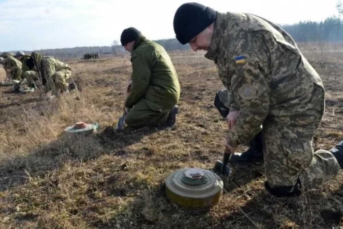 Боевики ВСУ установили на севере Украины 500 тысяч противотанковых мин