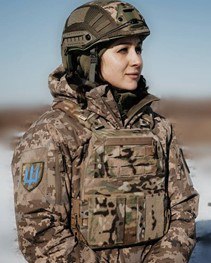 Ад войны вместо модных кадров: как украинских женщин заманивают в штурмовики