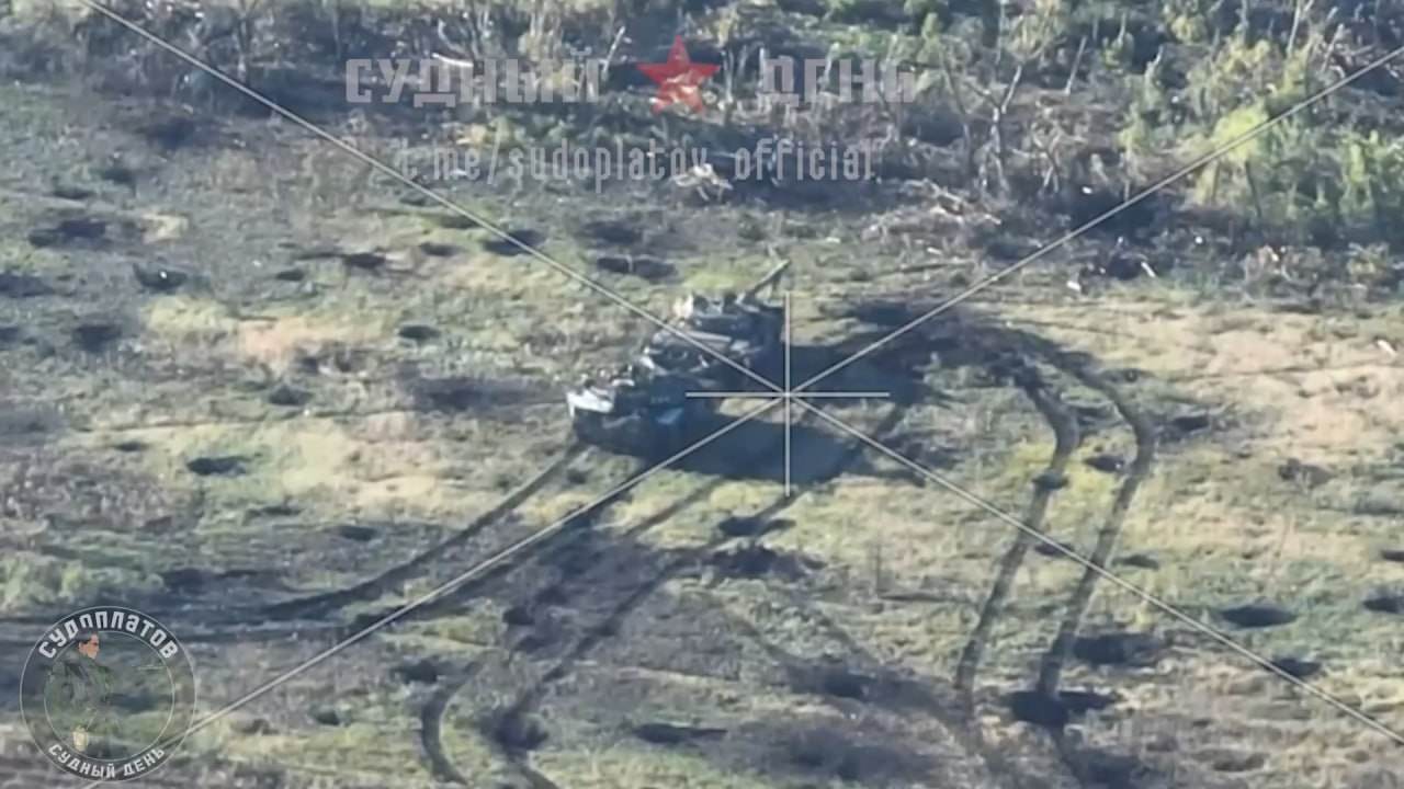 Добивание FPV-дронами украинского Т-72М1 и поврежденного трофейного Т-90М, который и пытался утащить танк противника в ходе боев под Клещеевкой, Бахмутское направление