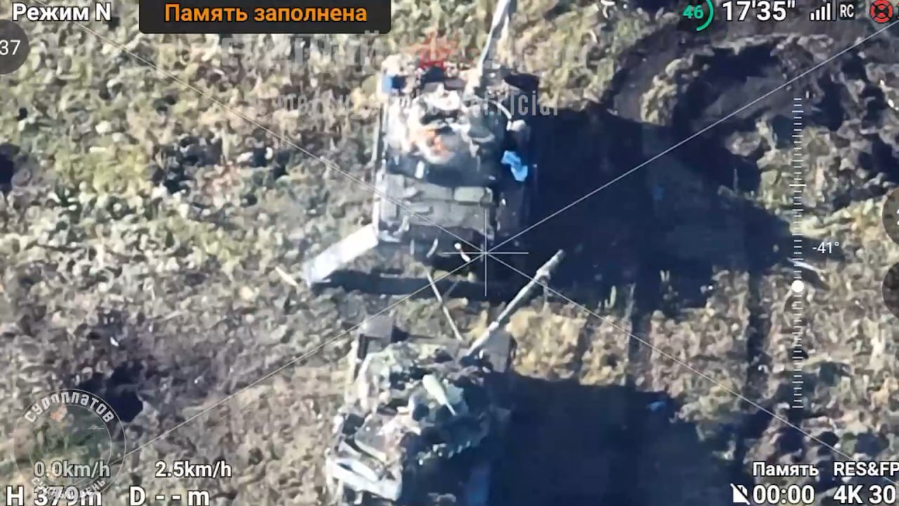 Добивание FPV-дронами украинского Т-72М1 и поврежденного трофейного Т-90М, который и пытался утащить танк противника в ходе боев под Клещеевкой, Бахмутское направление