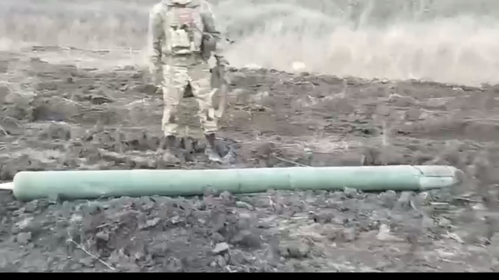 Несработавший модернизированный термобарический реактивный снаряд МО.1. ...