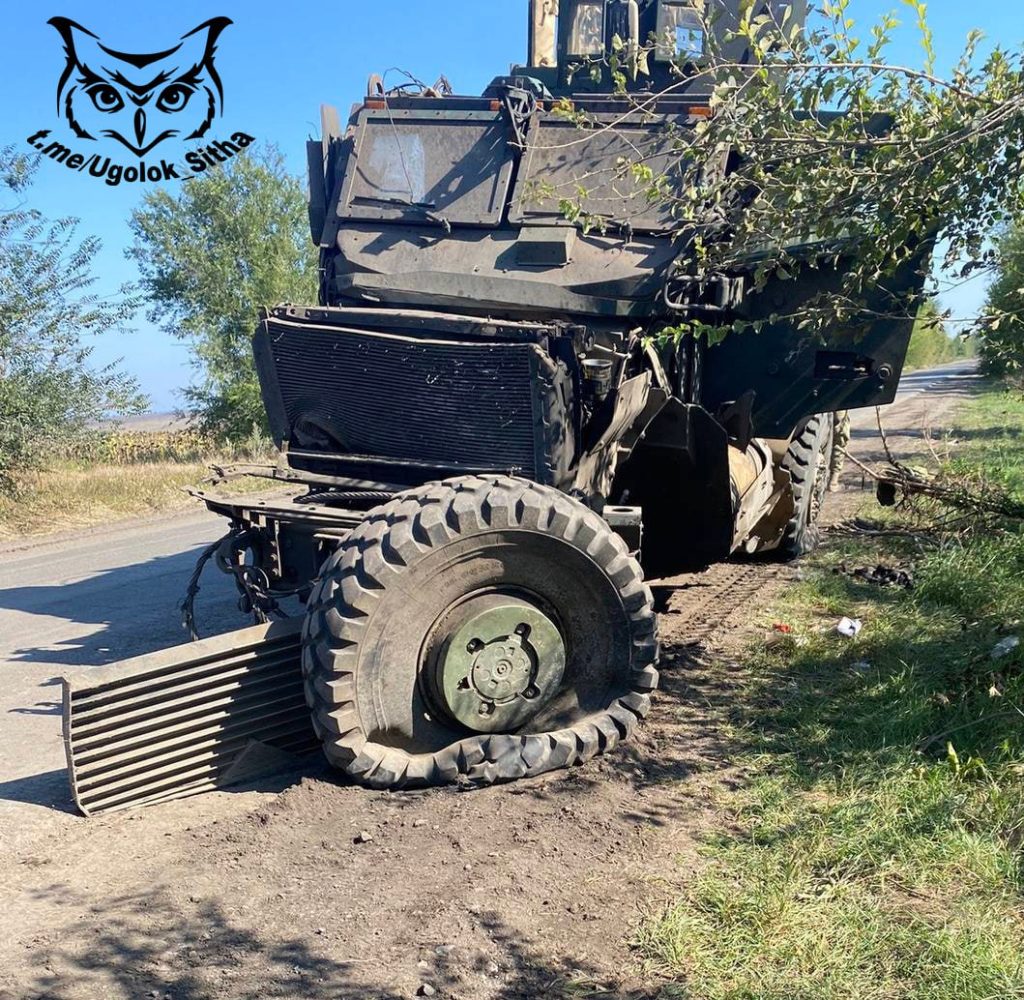 Подбитый американский бронеавтомобиль International MaxxPro с Запорожского направления