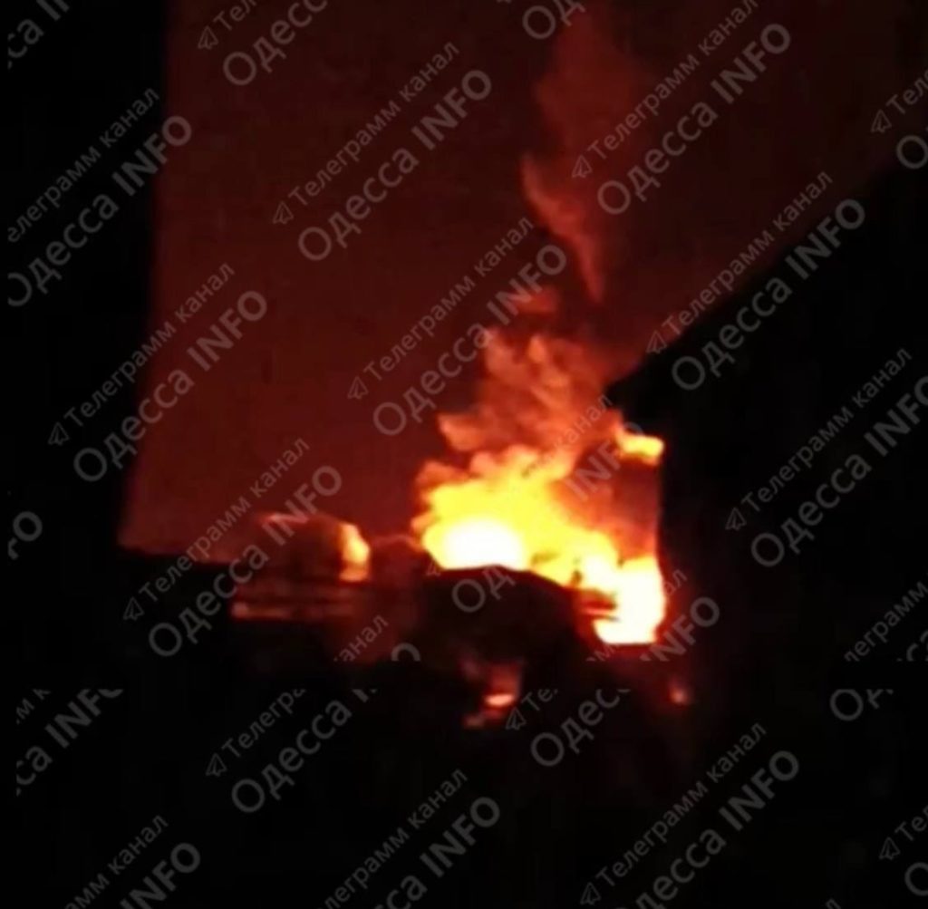 Кадры ночного прилета в Одессе