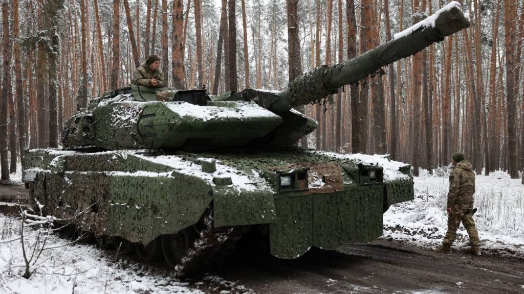 Шведский Stridsvagn 122 (модификация Leopard 2A5) украинской армии с камуфляжным комплектом Barracuda на Лиманском направлении