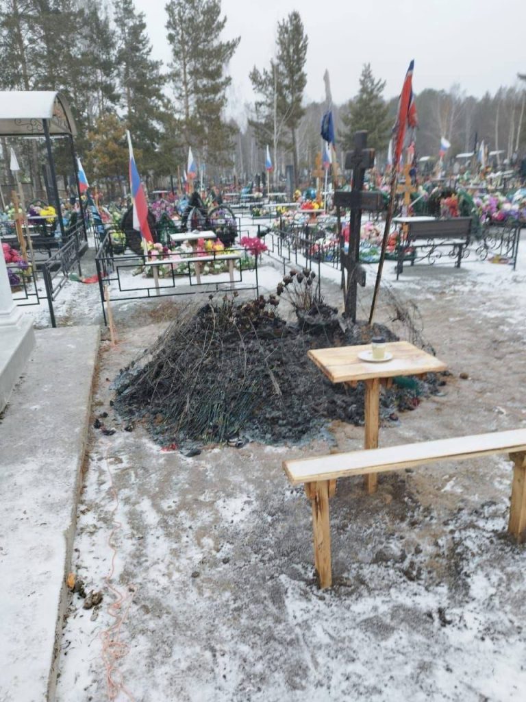 Неизвестные разгромили могилы участников СВО на кладбище в Челябинской области