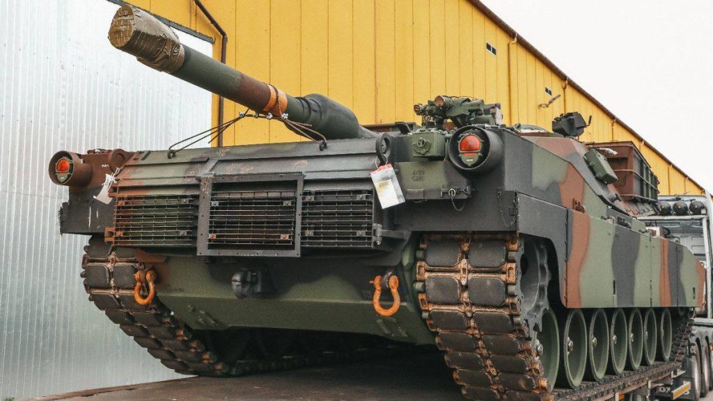 В польский порт Свиноуйсьце прибыл военный груз из США для польской армии