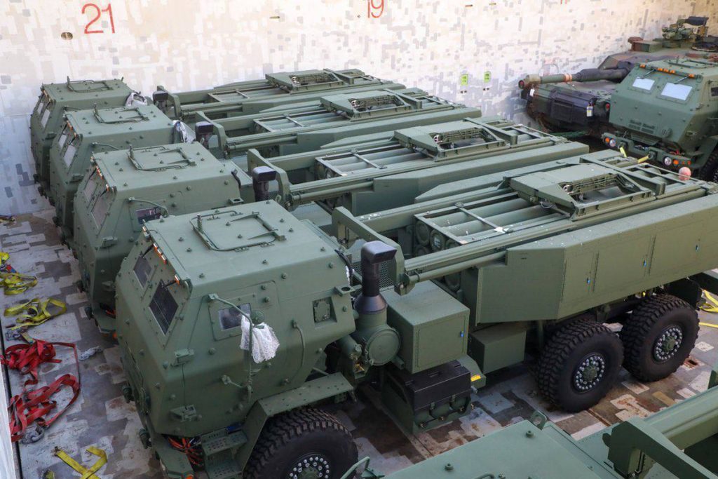 В польский порт Свиноуйсьце прибыл военный груз из США для польской армии