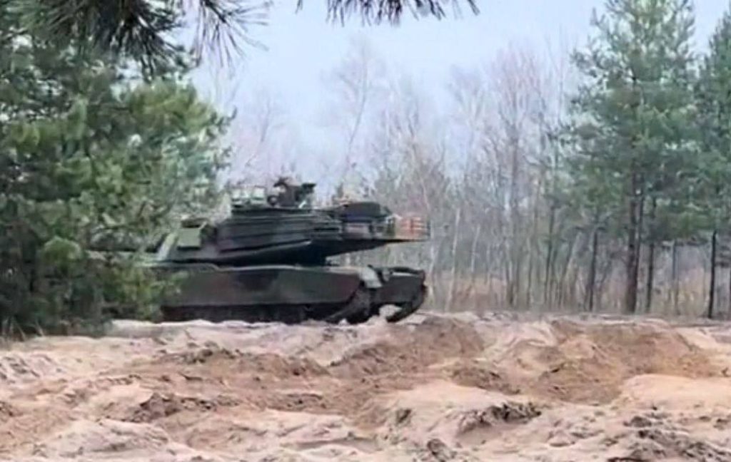 Первый танк Abrams был замечен под Купянском,  сообщил военкор Борис Рожин