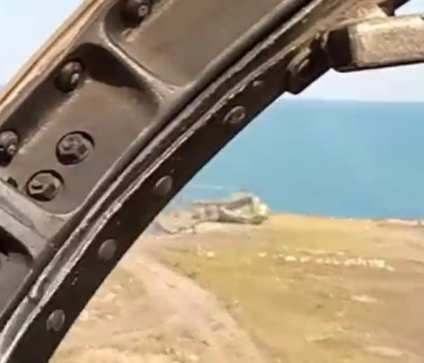 Архивные видео захода на посадку Ми-35М на остров Змеиный