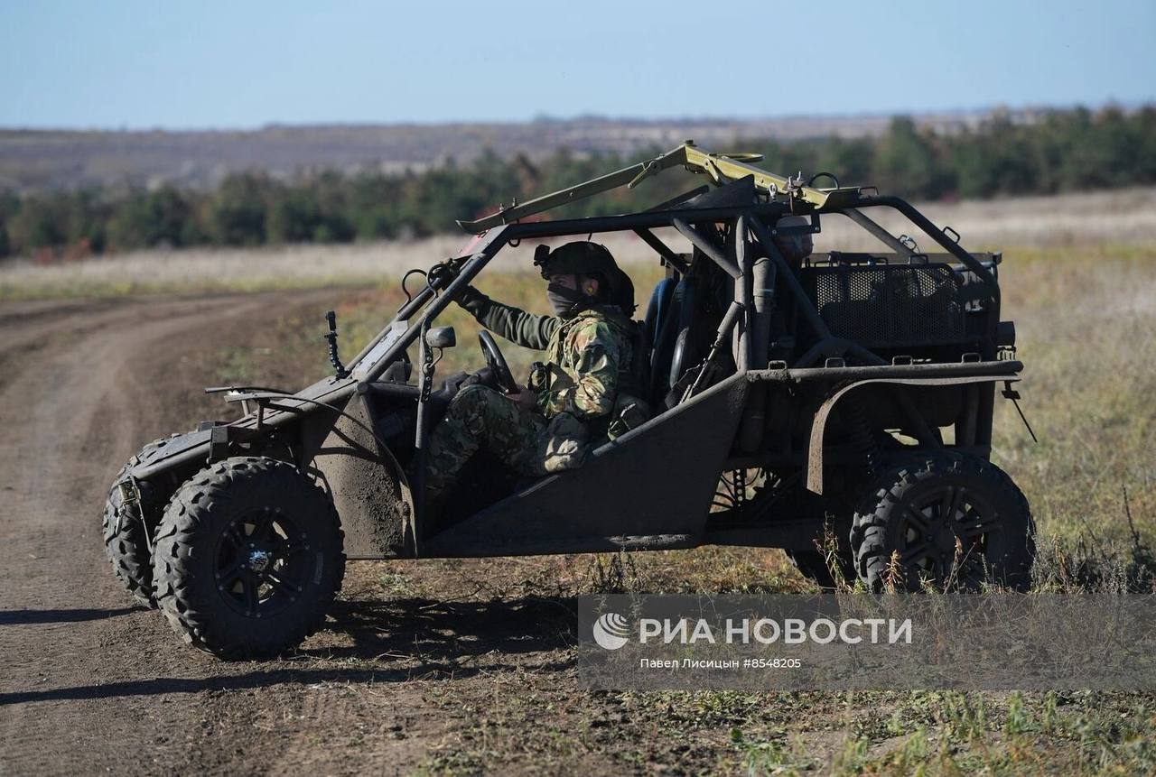 Багги «Чаборз М-3» с ПТРК 9К135 «Корнет» разведчиков 7-й десантно-штурмовой дивизии ВДВ на полигоне Запорожской области